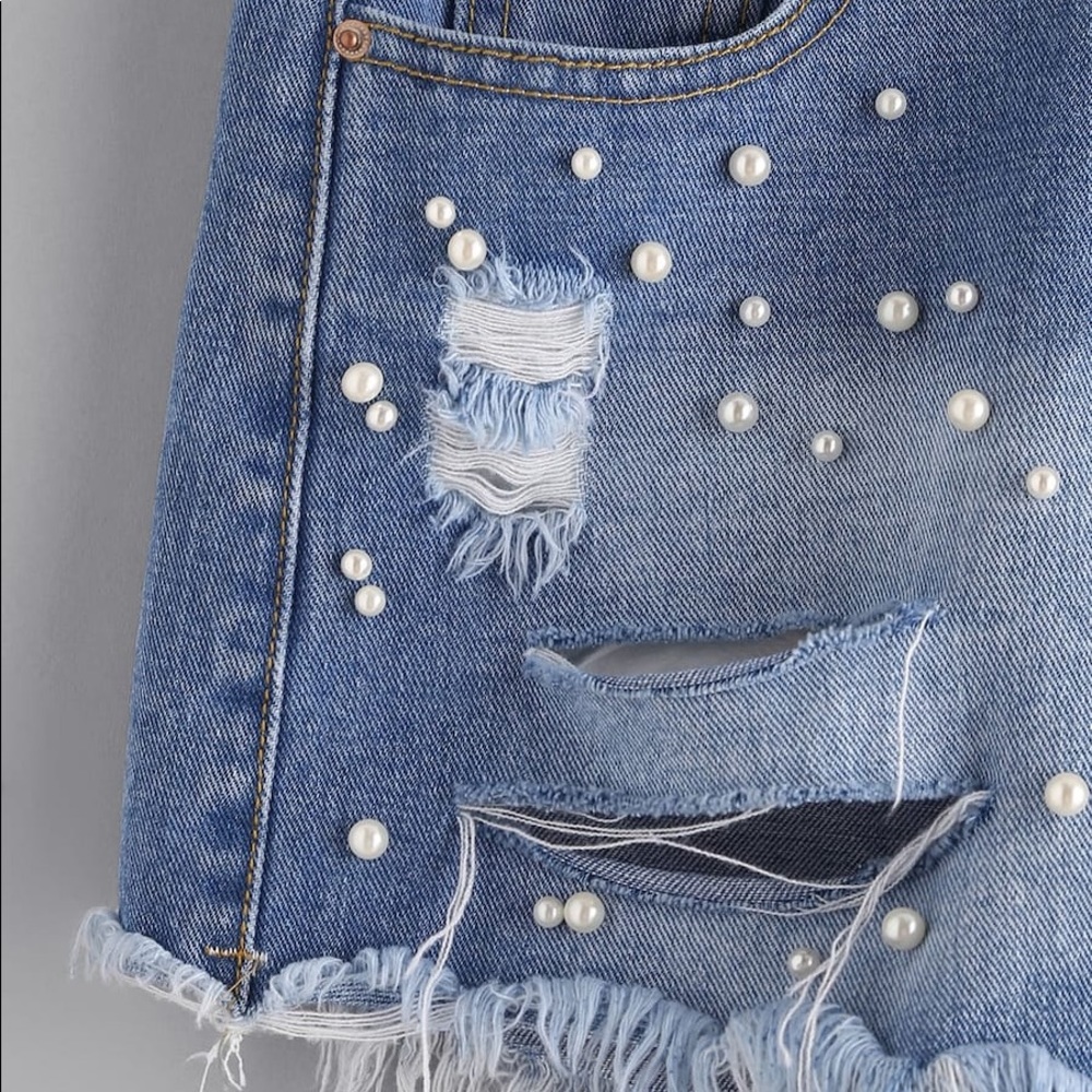 🆕Pearl detail distressed jean shorts 🔥 - Picture 4 of 7